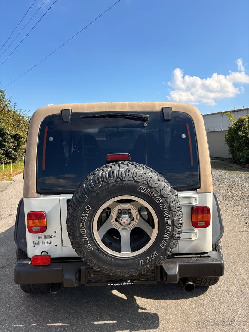 Jeep Wrangler 4.0 L6 automat