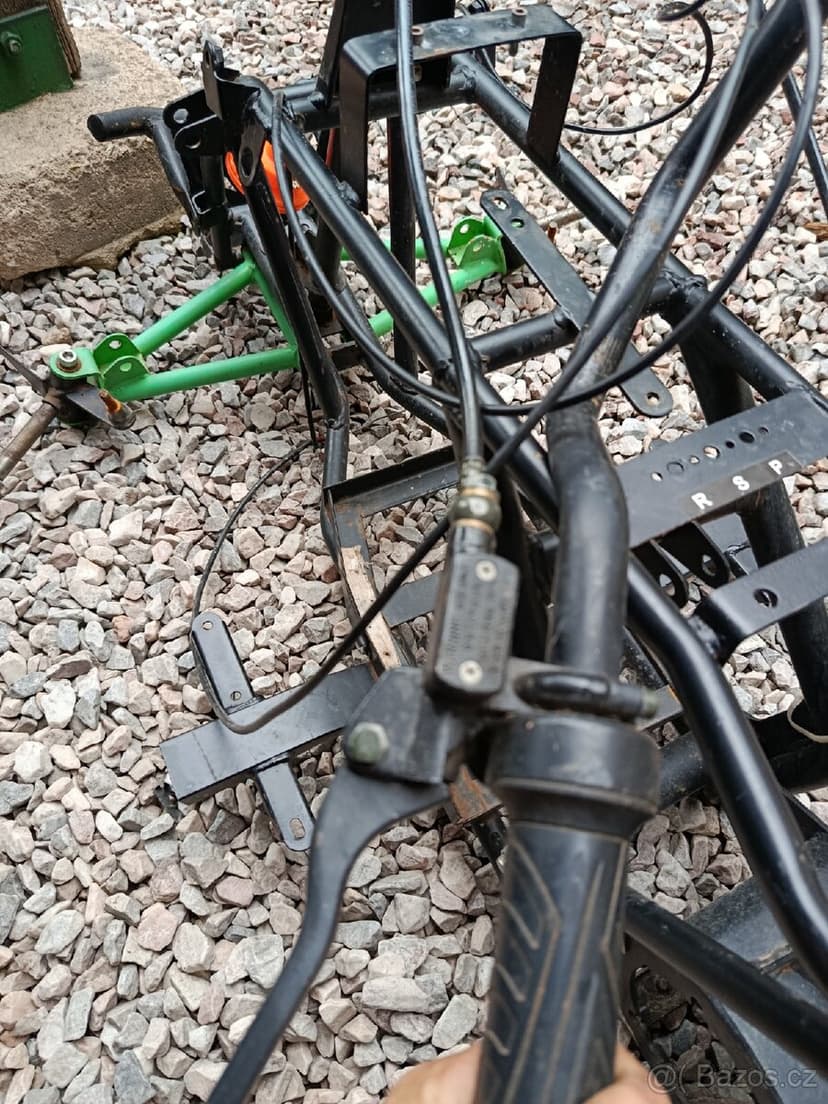 Torzo z malé elektrické čtyřkolky