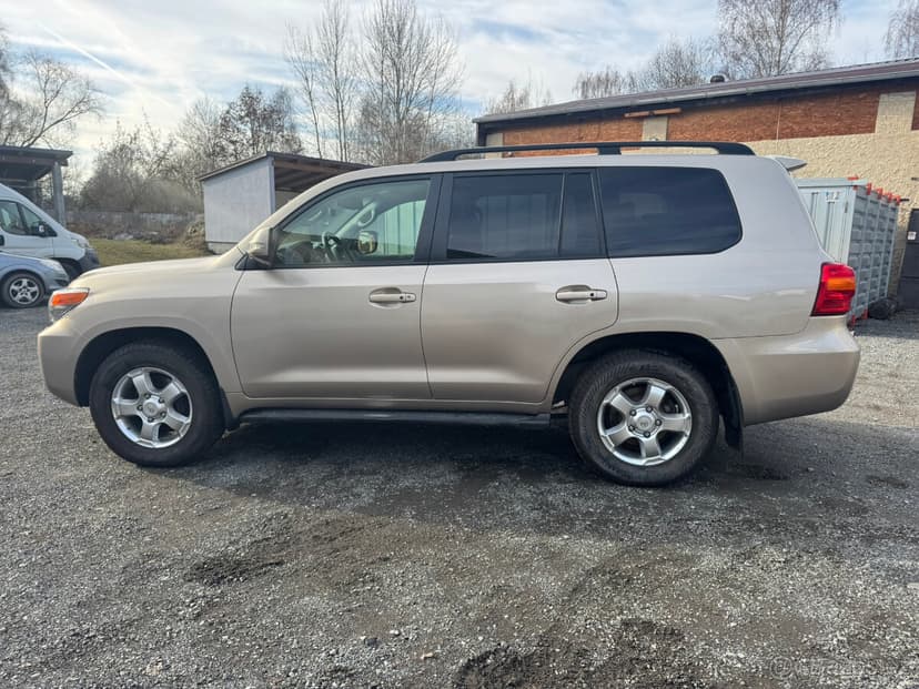 Toyota Land Cruiser 200 V8 4,5 ČR a jen 61tkm