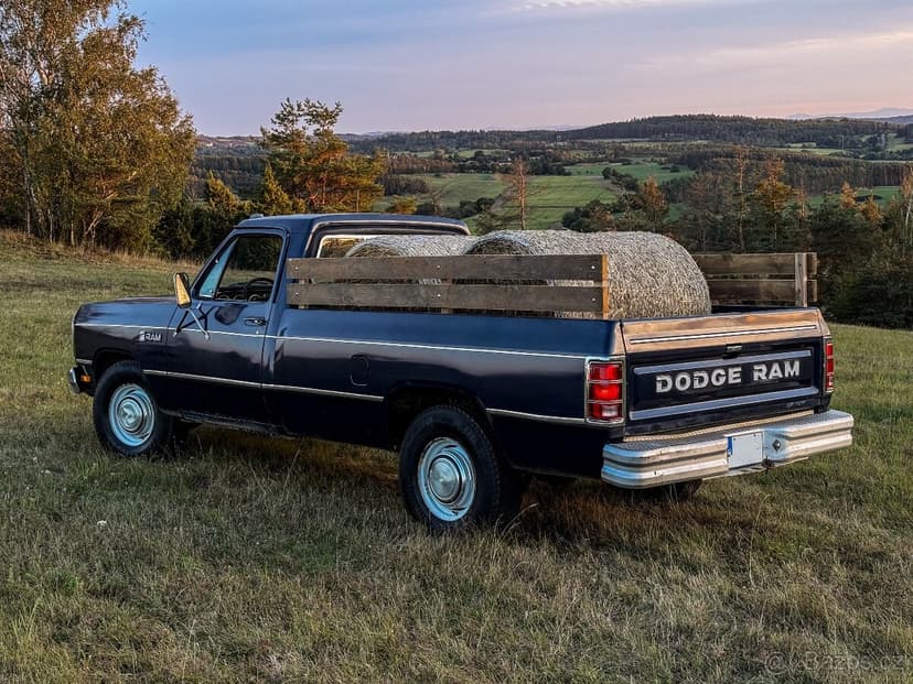 Dodge Ram D-250 1985 / 5.2l V8, Manuál, Klima