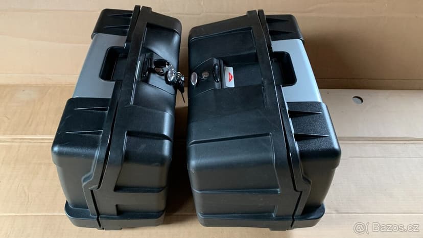 Triumph Tiger 800 / sada bočních kufrů, nosiče Givi/Kappa