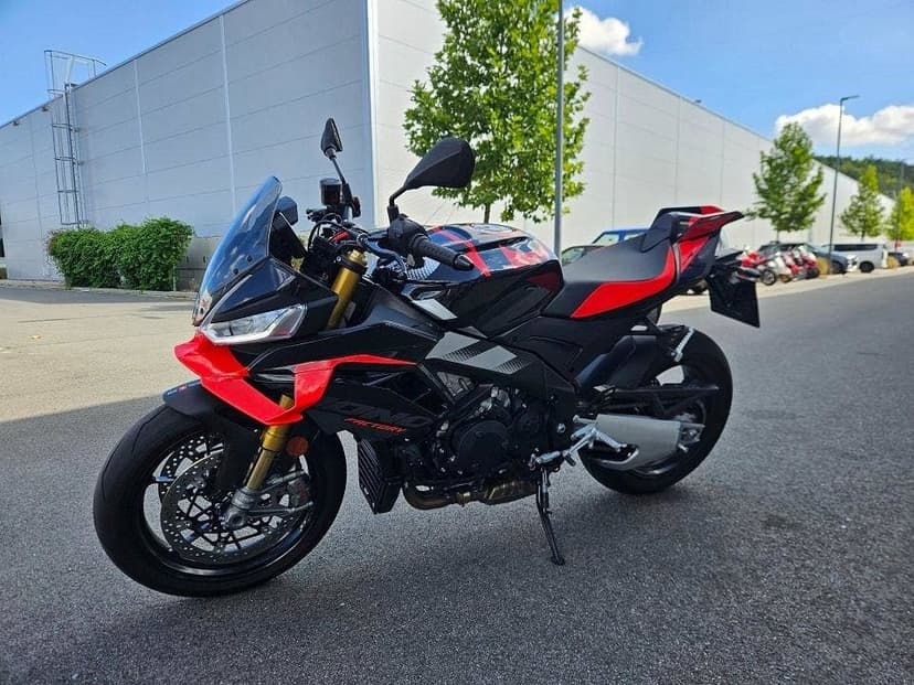 Aprilia Tuono V4 Factory E5+ (2025) – Stav nové, DPH, ČR pův