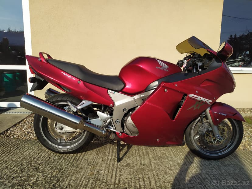 Honda CBR 1100 XX Superblackbird-2000-originální stav