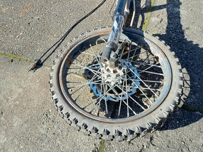 Kola a přední vidlice pitbike