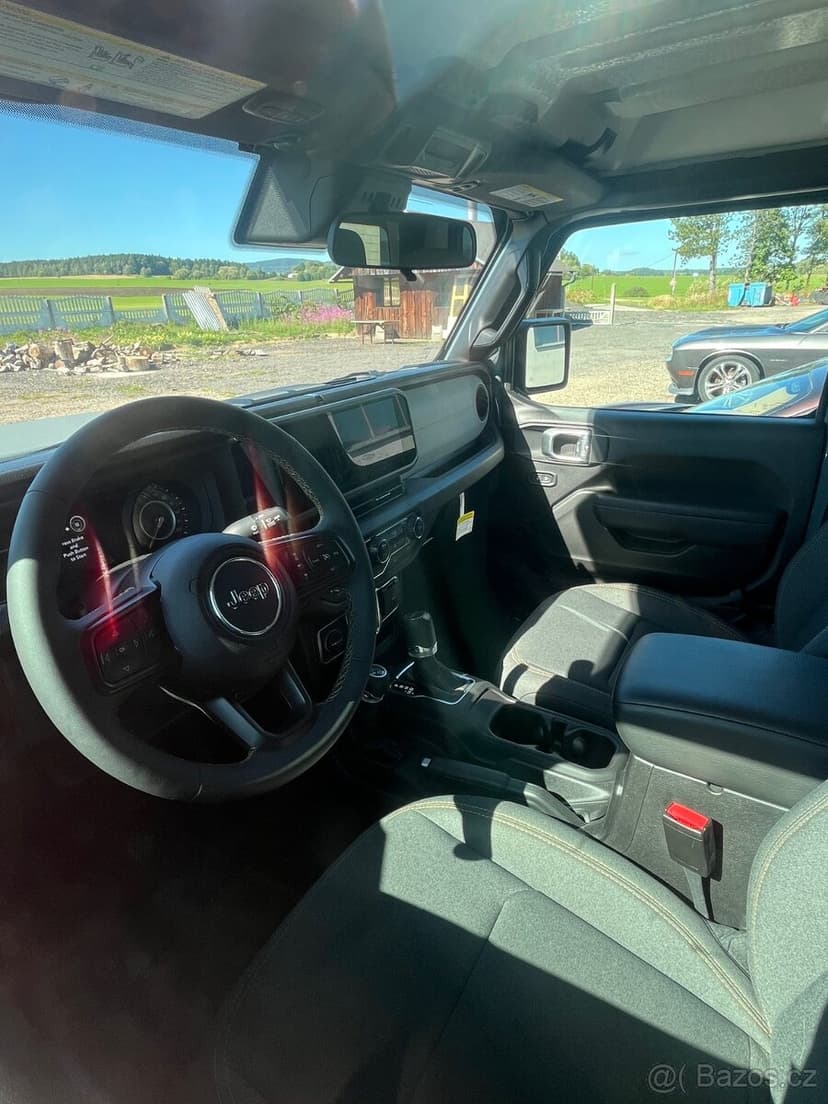 JEEP GLADIATOR 3,6 V6 ROK 2024 NAJETO 4.600 KM