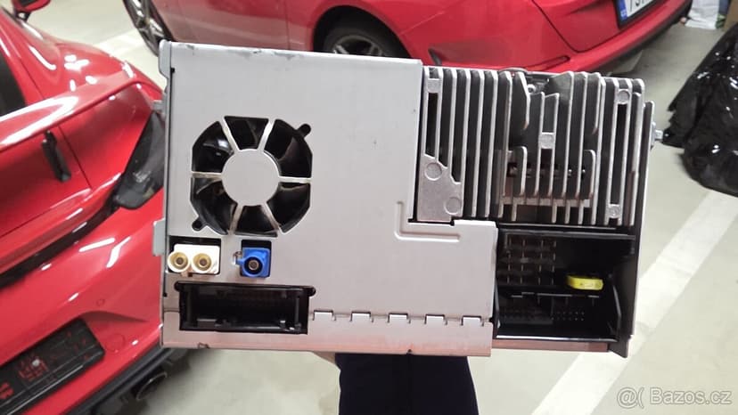 VW Amarok originální rádio / navigace GPS na náhradní díly