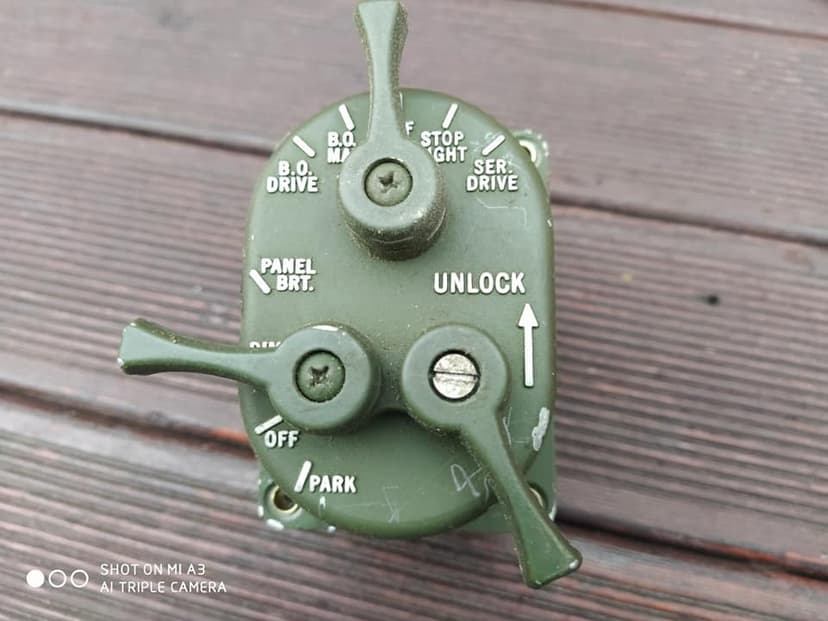 Pozice, světla, kontrolky  Humvee Hummer H1