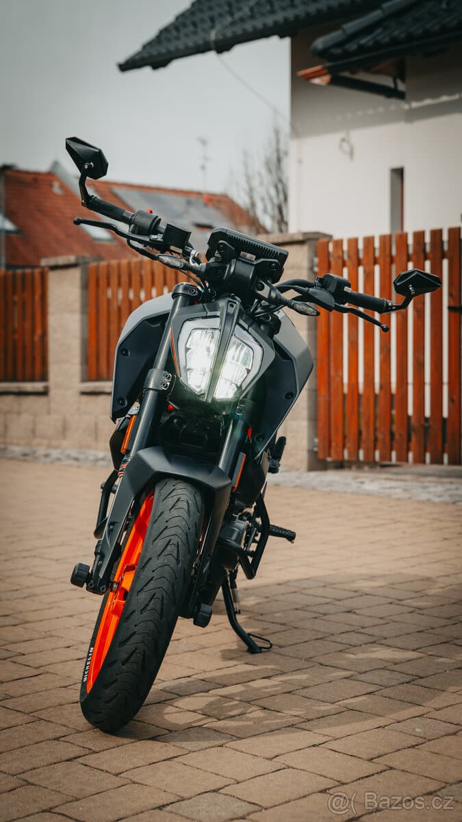 KTM DUKE 125 BLACK 2022 / najeto: 5.900 km