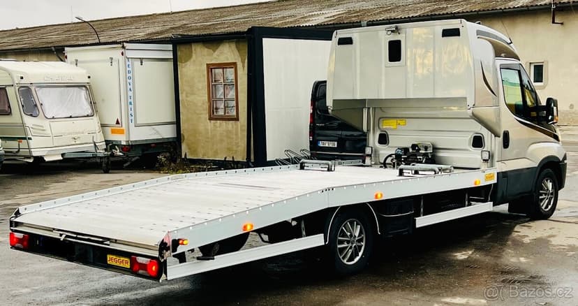 IVECO DAILY ODTAHOVÝ VŮZ