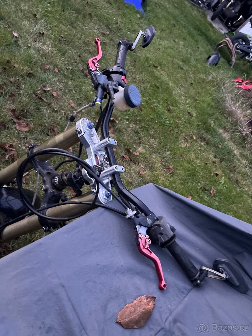 Predek na street prestavbu puvodne z Yamaha R1