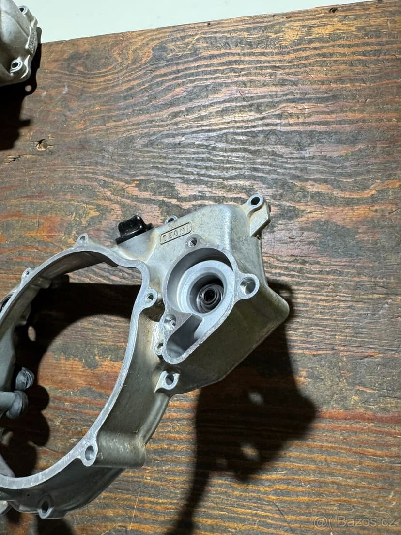 půlkarter spojky kryt víko čtvrtka koše suzuki rm 125