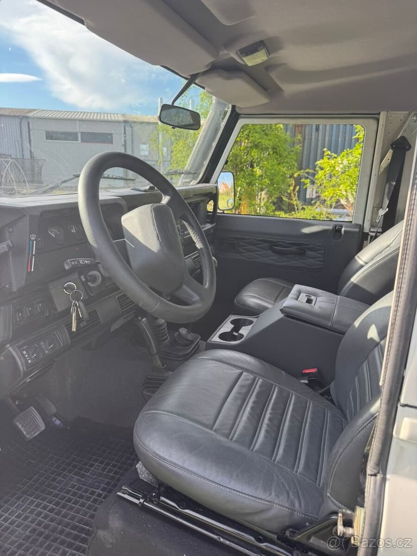 Land Rover Defender 90 Td5 (2004) – TOP STAV, bez koroze, ko