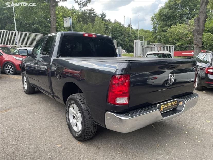 Dodge Ram, 5,7 HEMI Crew Cab Laramie
Ojeté, 2013, 123 000 k