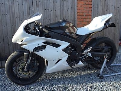 Spodní část kapot na závodní motocykl Yamaha R1