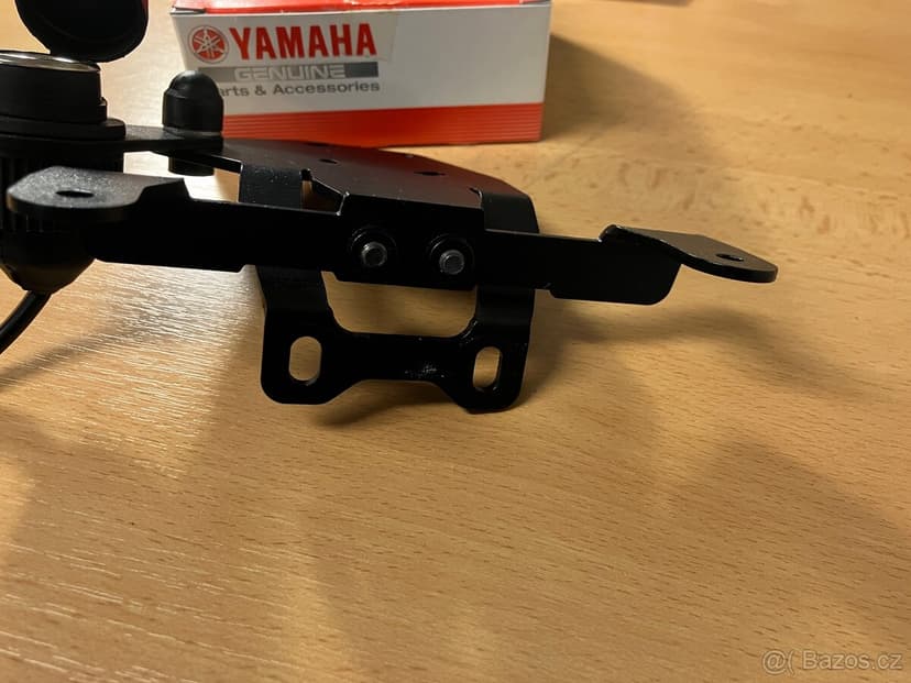 Originální držák gps navigace s 12V zás. na Yamahu mt07