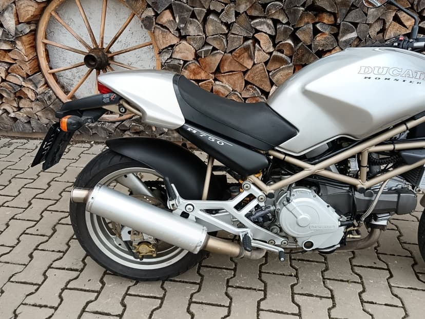 DUCATI MONSTER 750