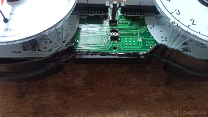 Funkční budíky Kawasaki ZZR 1400 s poškozeným obalem