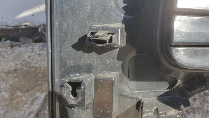 TOYOTA HILUX INVINCIBLE - maska