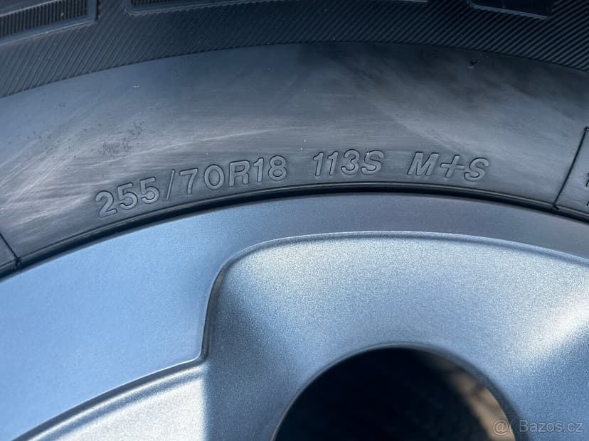 Jeep Wrangler Alu disky 7,5Jx18 včetně pneu 255/70x18