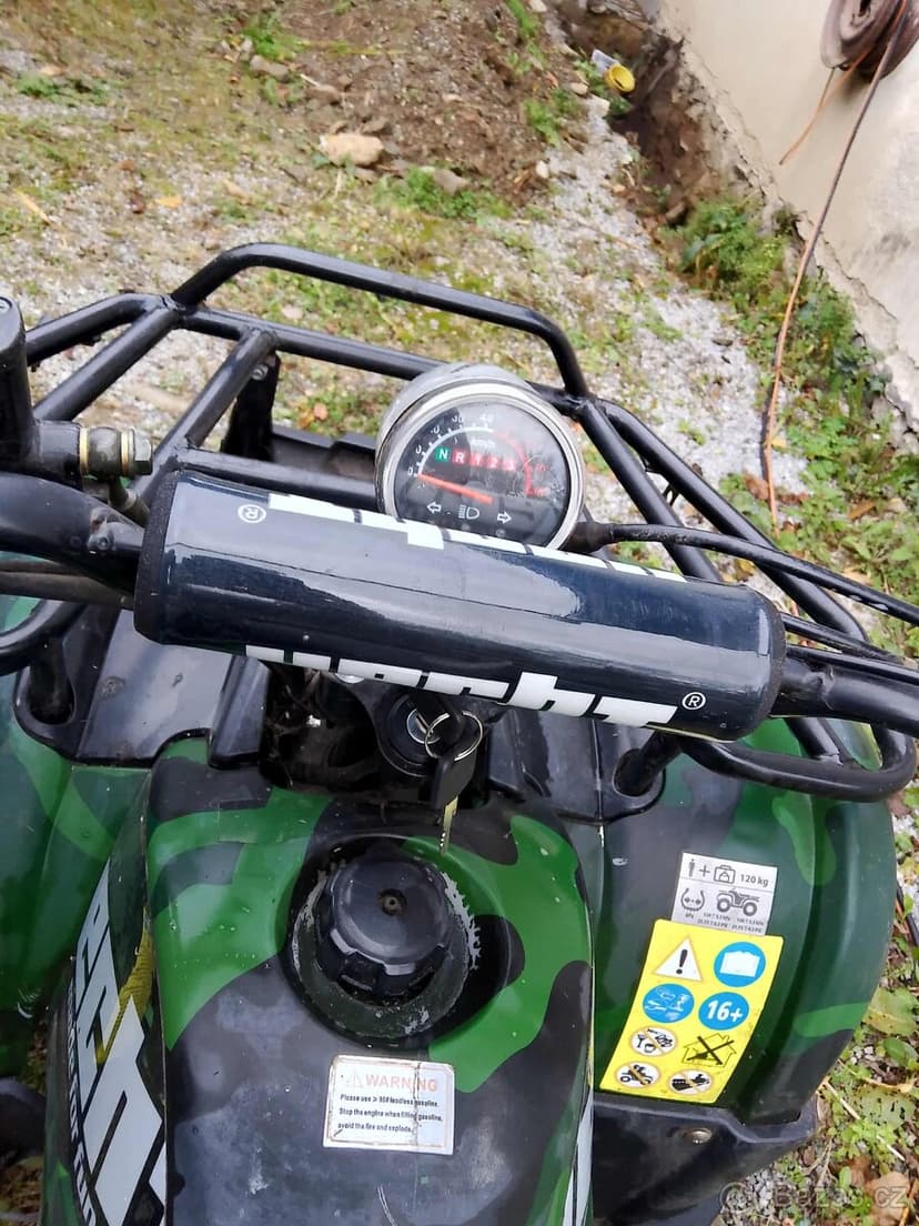 Terénní maskáčová čtyřkolka