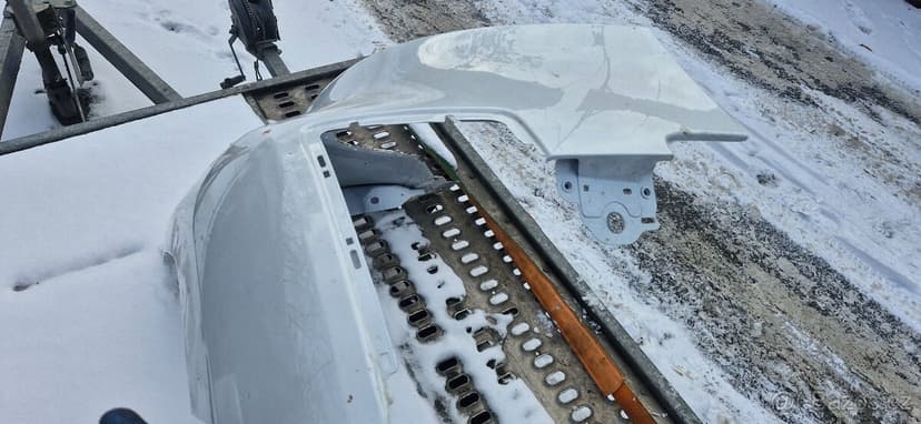 Levy predni blatnik land rover defender L663