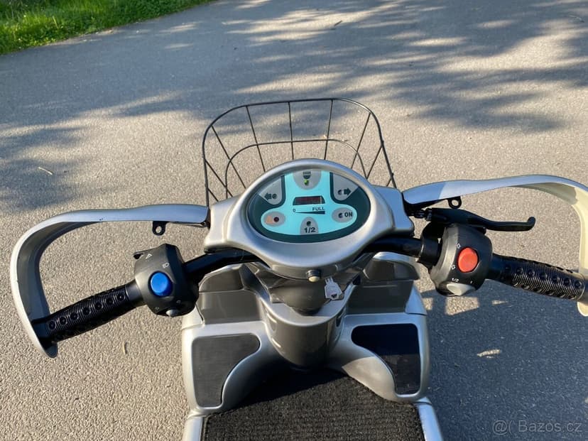 Čtyřkolový elektrický skútr pro seniory Afikim