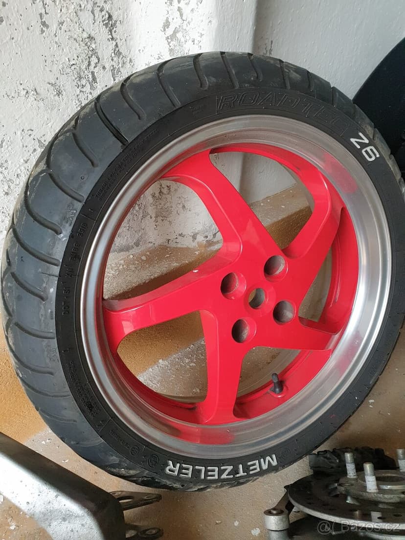 Prodám dily na honda vfr800 2000r.v