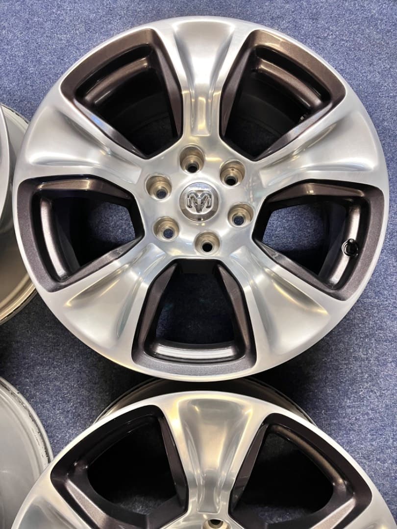 6x139.7 R20 Originál Dodge RAM 1500 REBEL - TOP STAV -