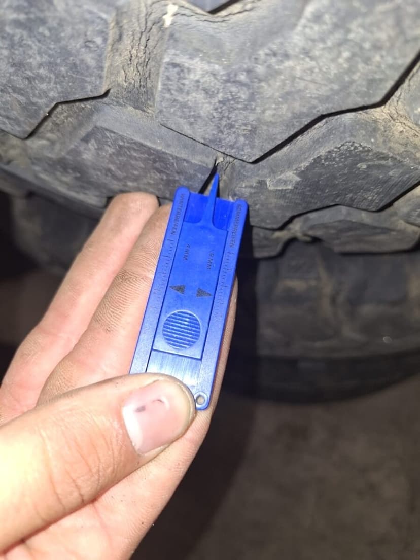 LR DEFENDER BF GOODRICH 235 85 R16 ALL TERRAIN