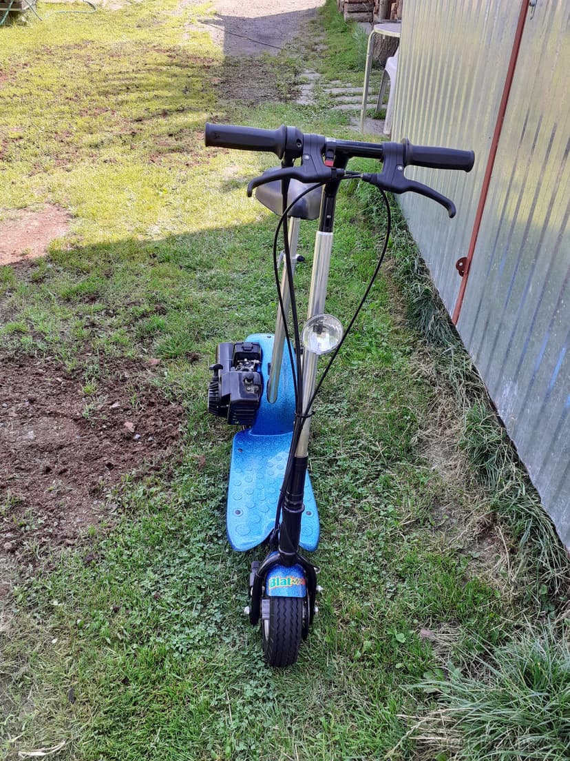 Motorová koloběžka Blata