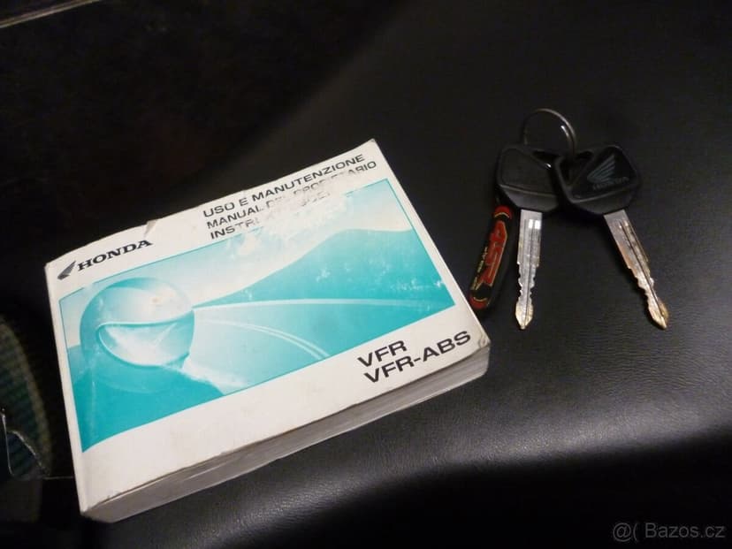 Honda VFR 800 V-TEC. rok 2002. Najeto 66858km.