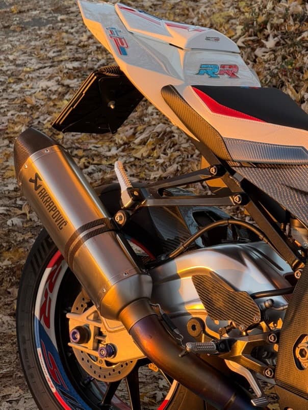BMW S1000RR 2011 – Akrapovič, karbon, top stav