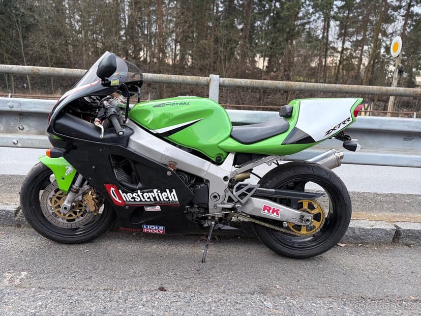 Kawasaki Zx7r superbike