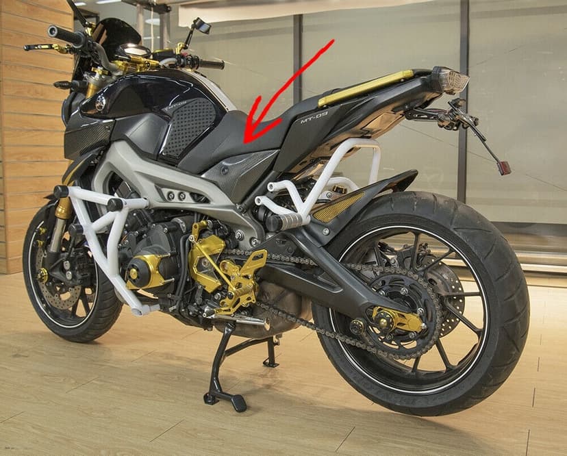 Boční kryt pod sedlo Yamaha MT-09,