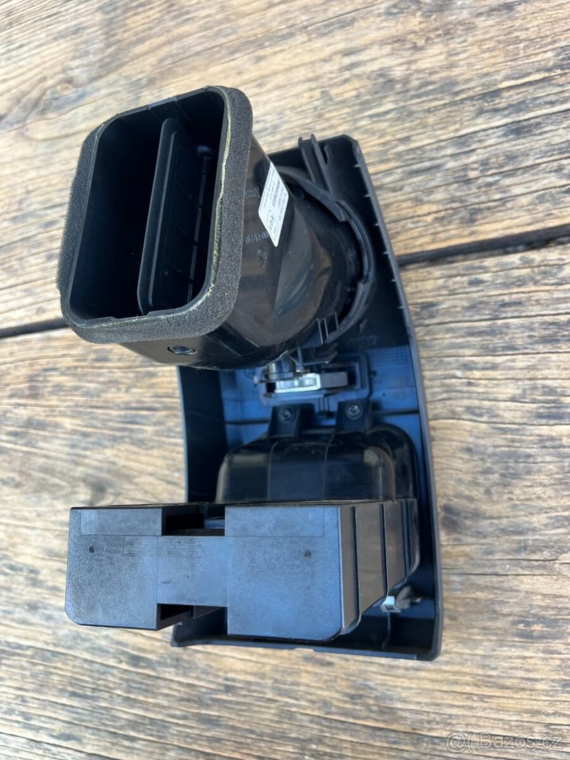 boční panel ventilace + držák na díly Land Rover Discovery 3