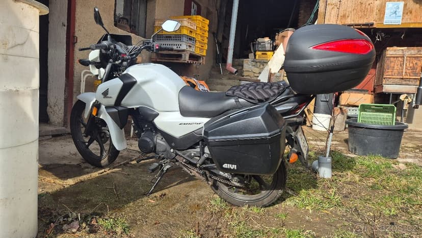 HONDA CBF125M, 2022, 1. majitel, 3 kufry, STK 2 roky, k