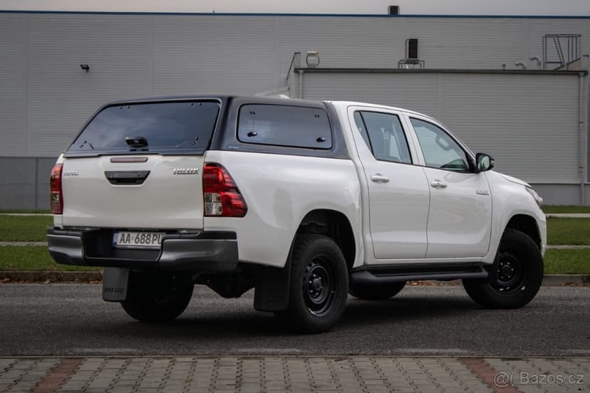 Toyota Hilux DC 2.4 I D-4D Active 4x4 A/T // AJ NA SPLÁTKY