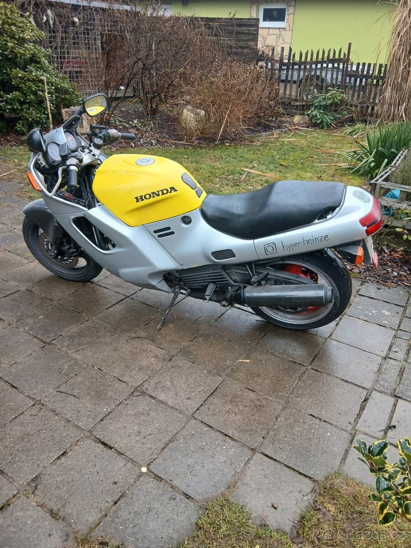 Honda CBR 1000 F PC21