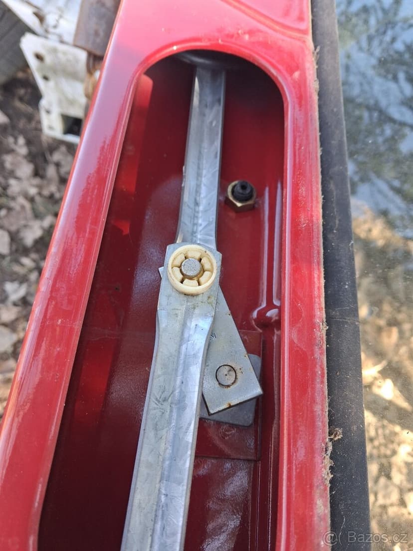 Okenný ram suzuki samurai cabrio