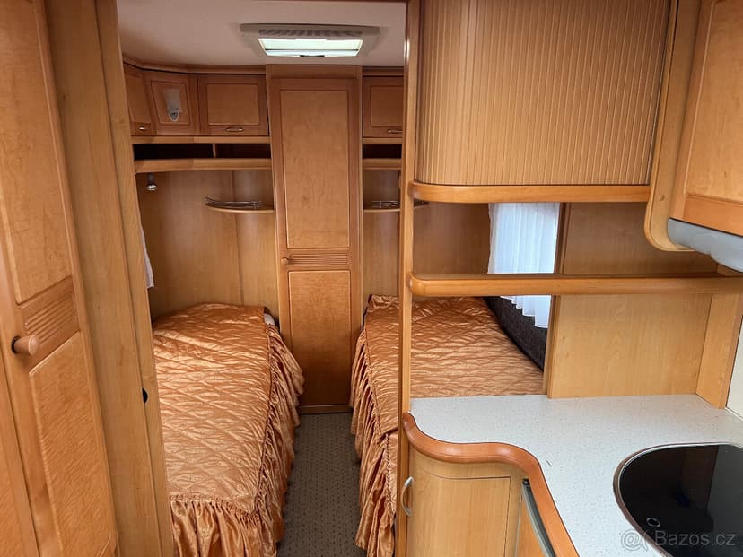 Karavan Hobby Exclusive 540 WLU+Pojezd, Markýza