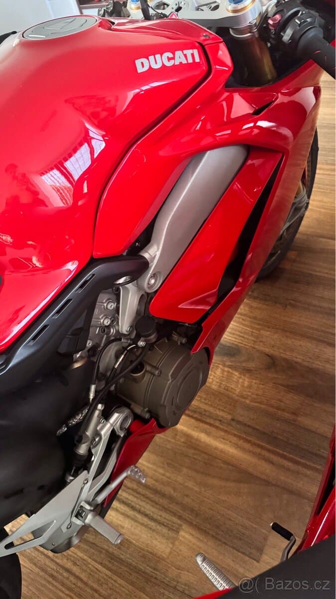 Motorka Ducati PANIGALE V4S