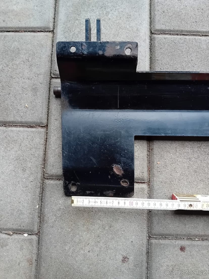 Sněhová radlice na čtyřkolku Polaris