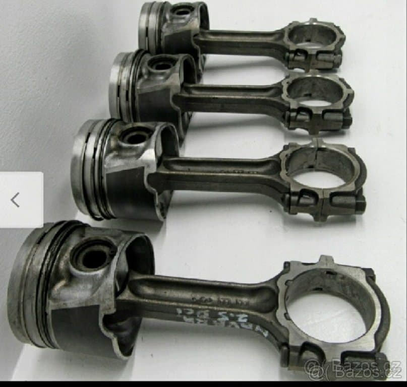 Nádobka ostřikovaču,moturek stěraču Nissan Navara/Pathfinder