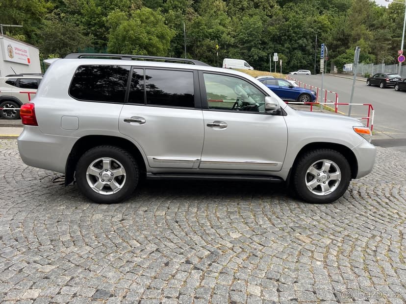 Toyota land cruiser V8 4x4 automat TOPSTAV 93 000km