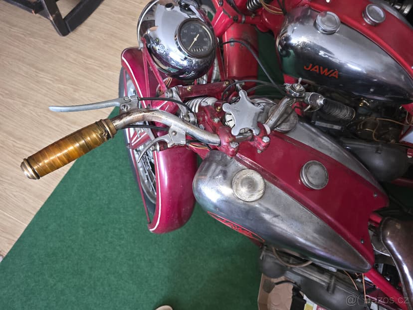 Jawa 350 SV a Jawa 350 OHV z roku 1946.