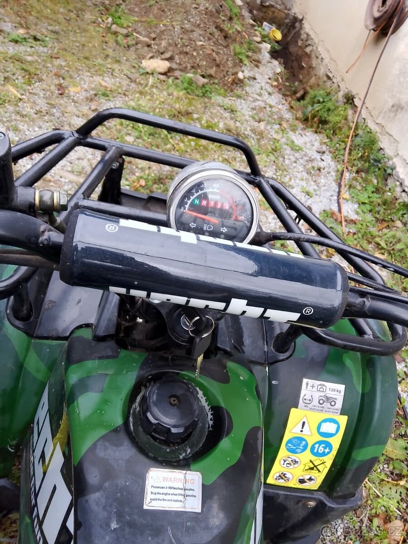 Terénní maskáčová čtyřkolka