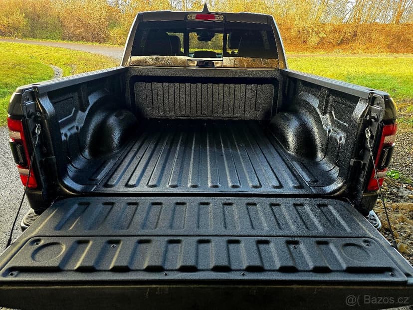 Ram 1500 5,7 HEMI, r. 2021,ODPOČET DPH, EL. PRAHY, PANORAMA