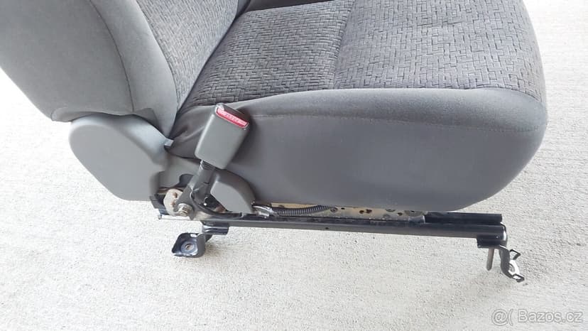 TOYOTA LANDCRUISER 120 – SEDADLO ŘIDIČ