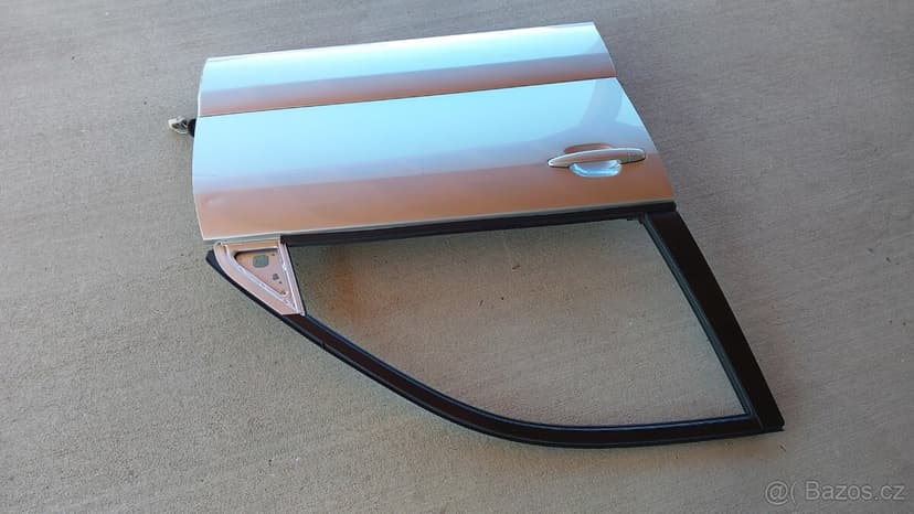 Toyota LC 120 – Dveře pravé přední 5dv stříbrné