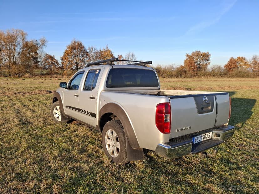 Nissan Navara D40 SLEVA volejte